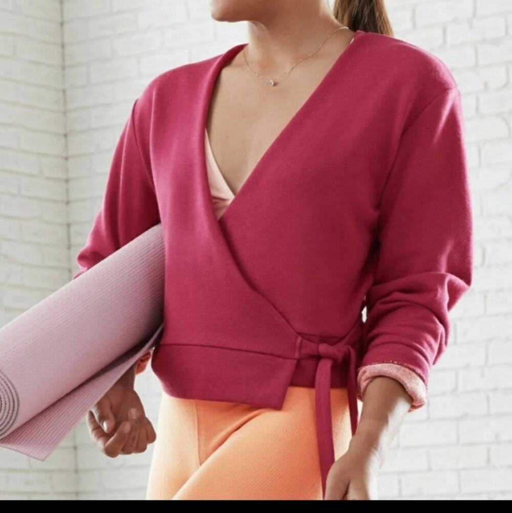 Fabletics Mandy Side Tie Long Sleeve Cherry Burst Top Size Large